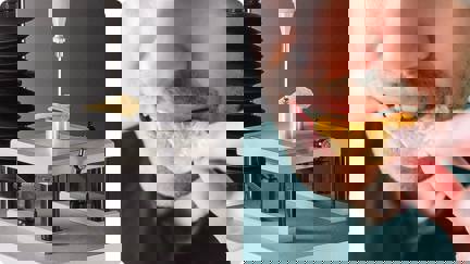 Image Pairing Crisp Fracture Support Rig And Biting Into Crisp