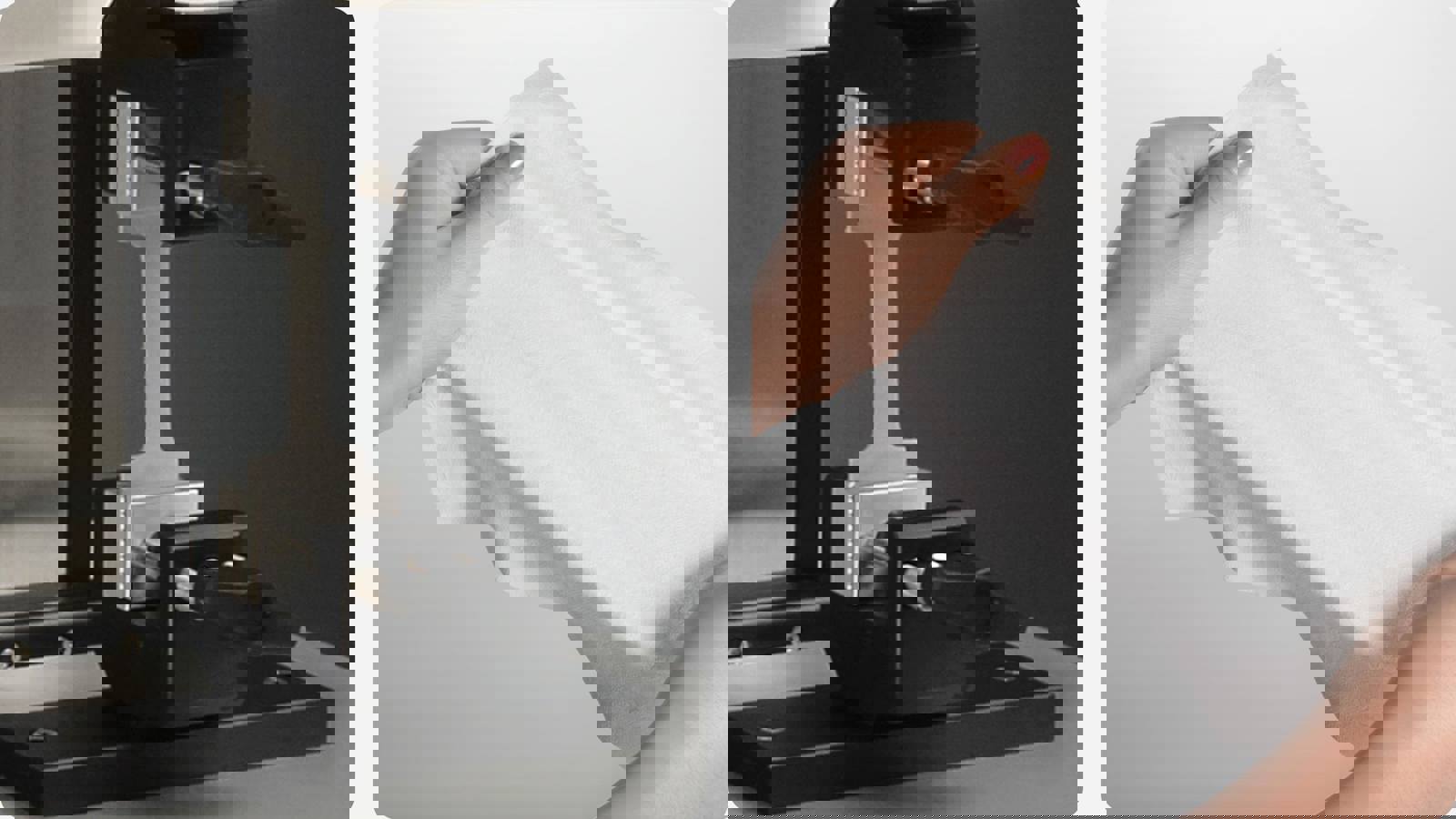 Imitative test pairing of the Tensile Grips and woman stretching material