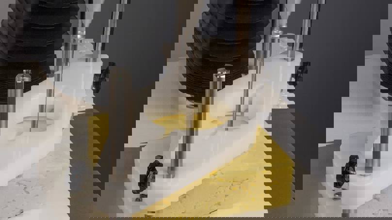 A USC Universal Sample Clamp Cheese