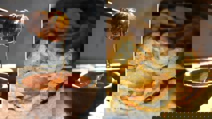 Comparison Between The Rheology Of Honey And Crunchiness Of Crisps